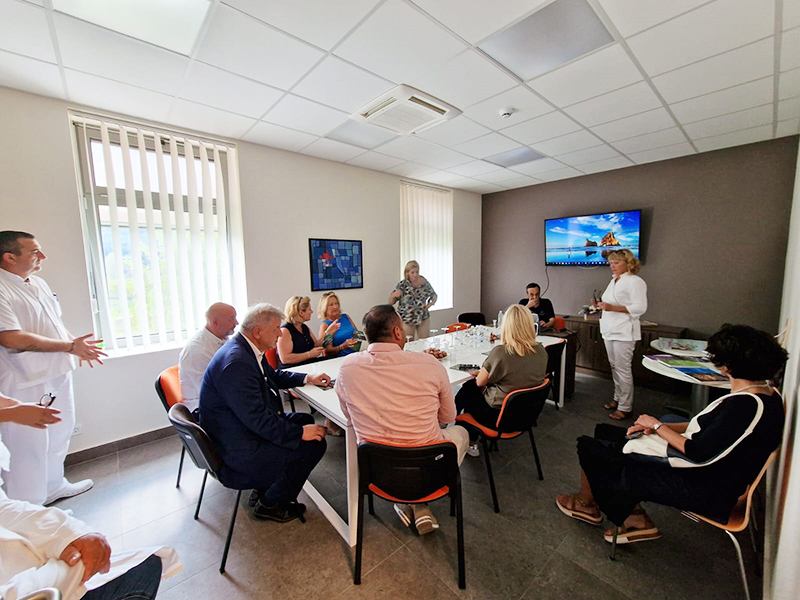 Župan Primorsko-goranske županije i članovi Turističkog vijeća Turističke zajednice PGŽ posjetili Županijsku specijalnu bolnicu Insula